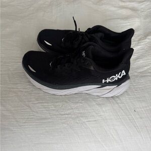 Hoka Clifton 8 - black and white